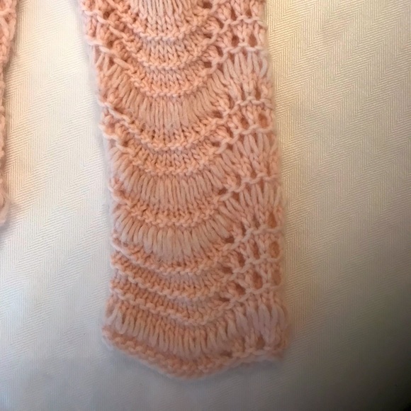 American Eagle Outfitters Soft Pink Knit Sweater in Wavy Scallop Pattern - Picture 5 of 6